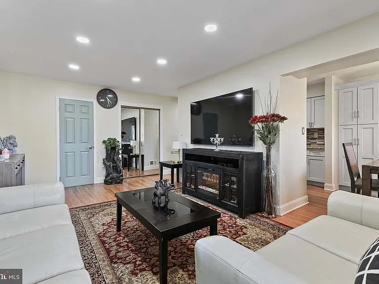 2032 Old Stone Mill Dr #2032 — Photo 1