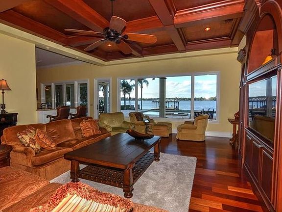 3rd image of 101 Shore Dr