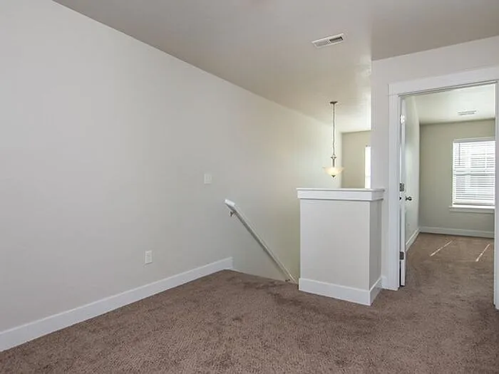 260 E 330 N — Photo 10