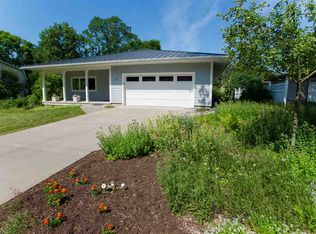 1511 Bristol Dr, Iowa City, IA 52245