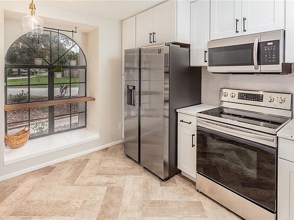 3rd image of 1287 Pin Oak Dr