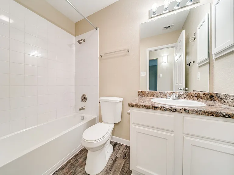 The Oaks Apartments At Medical Center — Photo 87