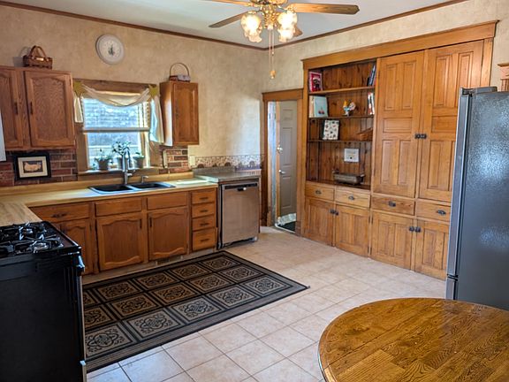 2nd image of 502 N Walnut Ave