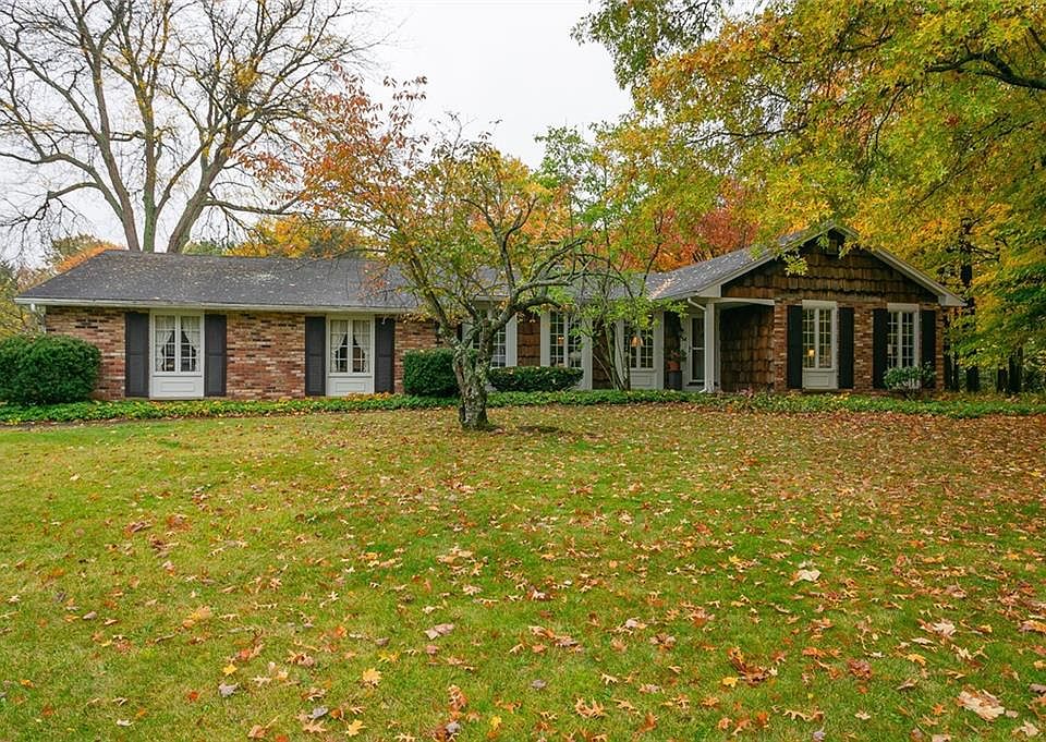 1st image of 34 Charleswood Dr