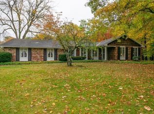 34 Charleswood Dr, Pittsford, NY 14534