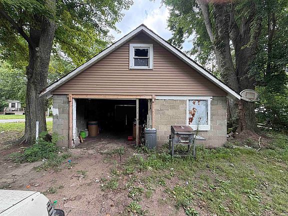 3rd image of 1154 Edwardsburg Ave