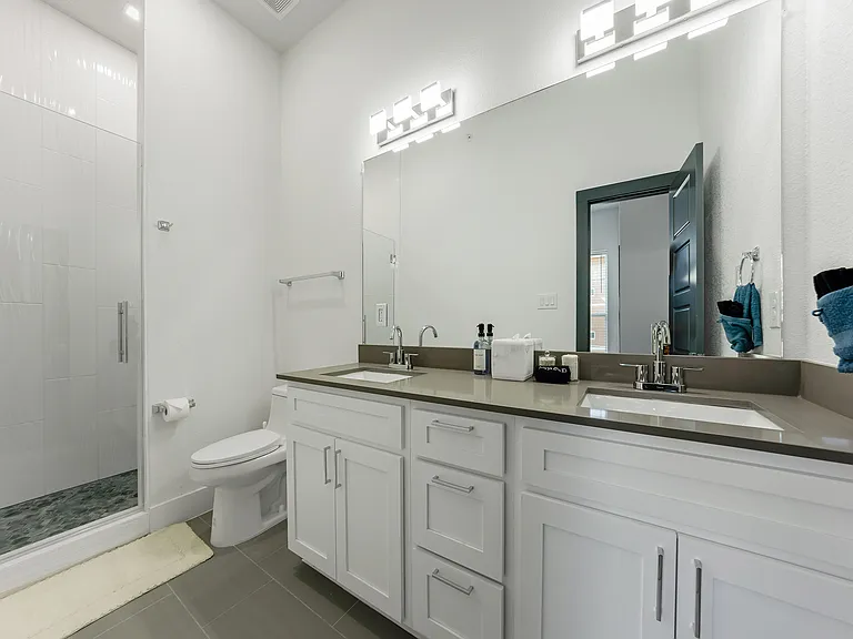 1004 Travis Ave #112 — Photo 15