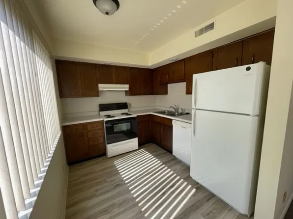 Manor, 9500 W Smith St APT 3A, Yorktown, IN 47396