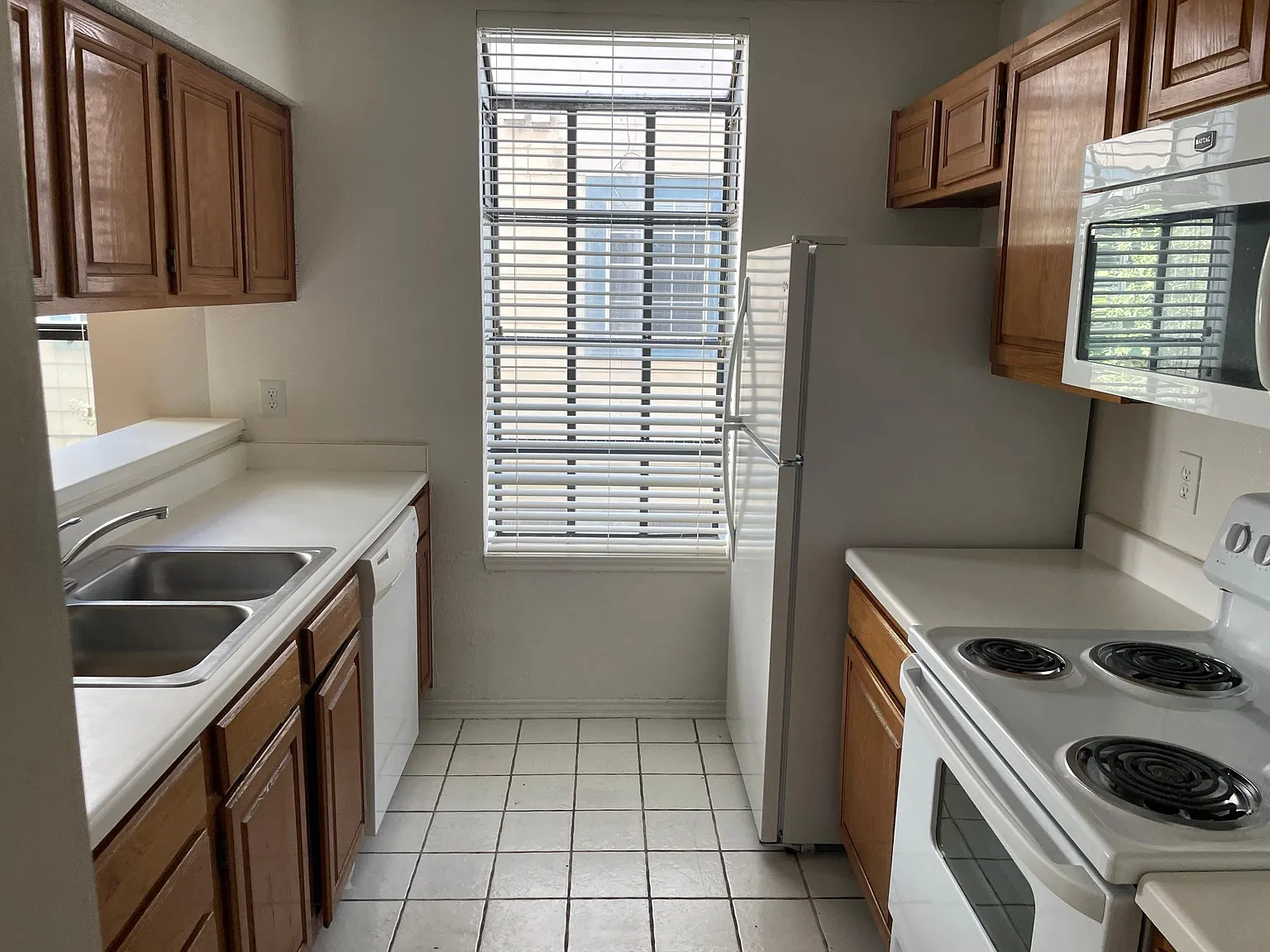 2409 Leon St — Photo 2