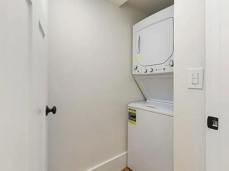 5240 20th Ave NE #3 — Photo 5