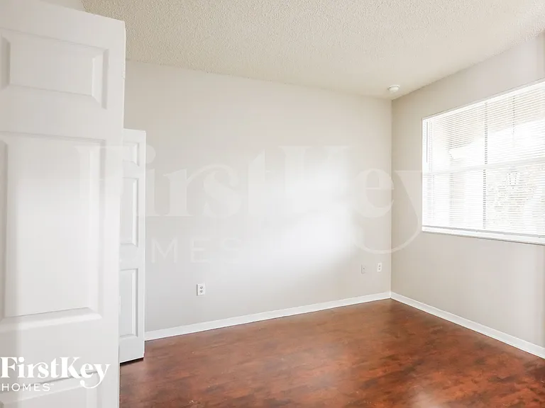 2281 NE 42nd Cir — Photo 13