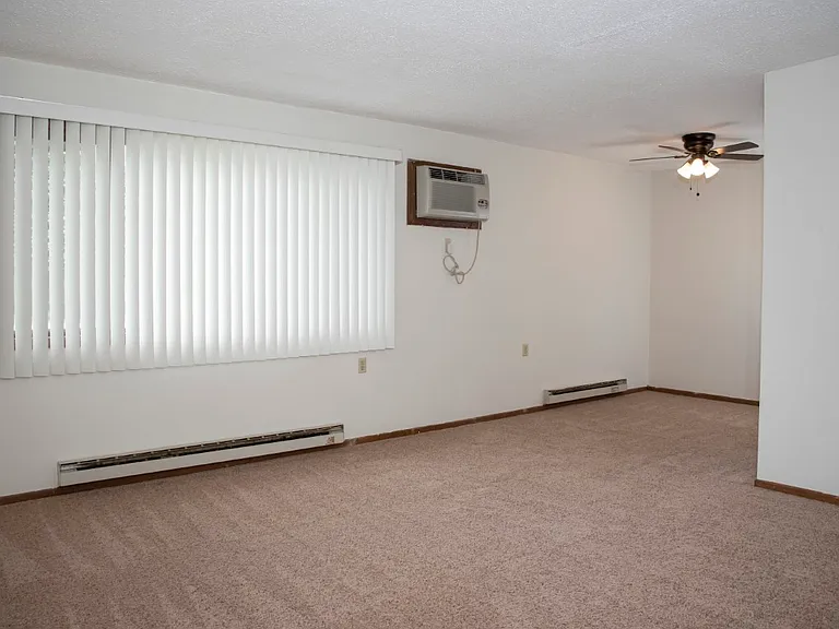 Laurel Place Apartments — Photo 28