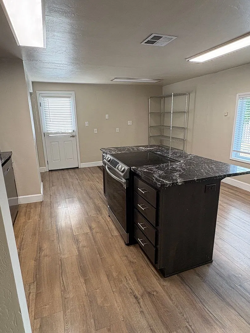 3121 Table Rock Rd — Photo 3