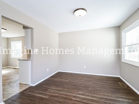 3rd image of 9200 Whitewood Rd