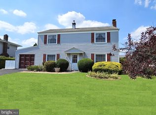 45 Turf Rd, Levittown, PA 19056