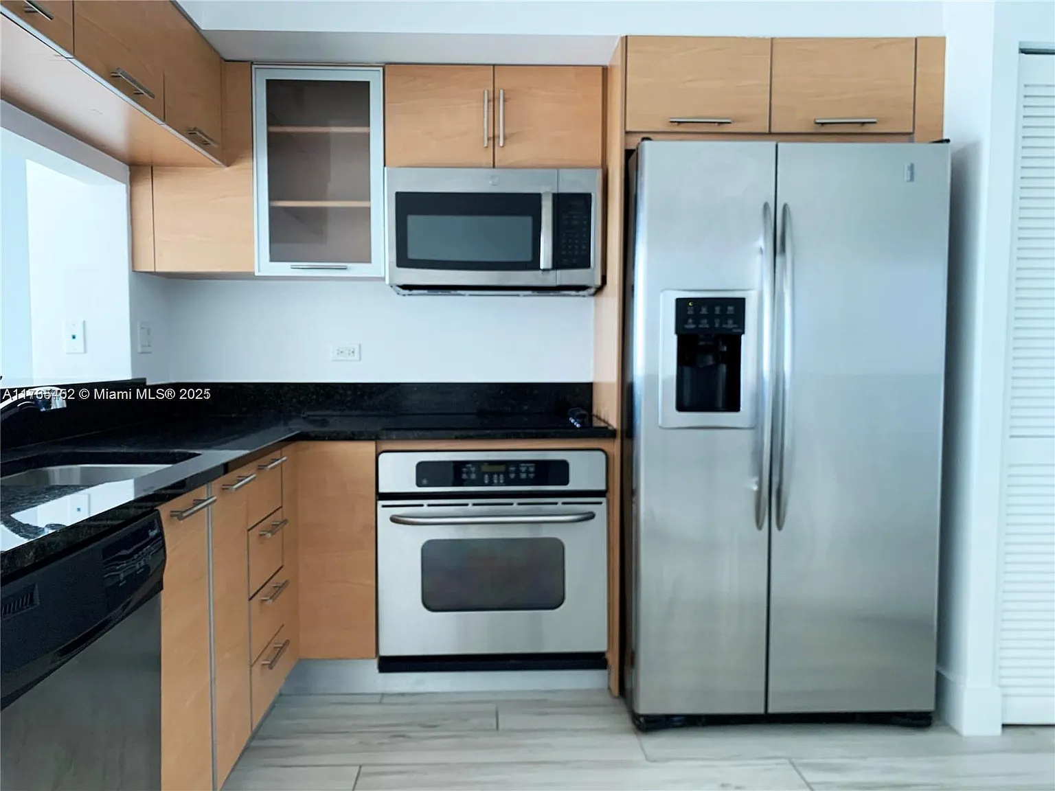 2 bed, 1150 sqft, $3,595 — Photo 3