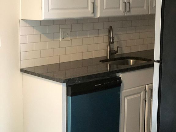 4th image of 715 Lepere Ave APT A