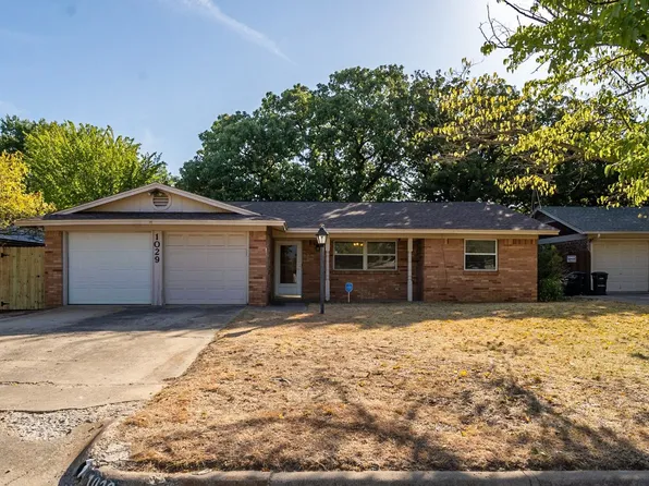 1029 Blue Lake Dr, Fort Worth, TX 76103