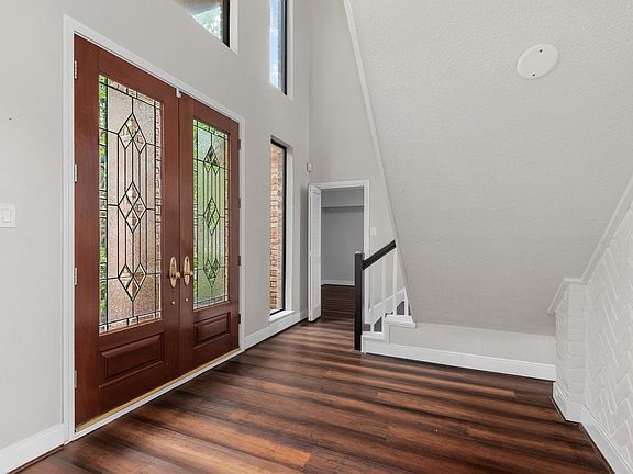4th image of 1214 Emerald Green Ln