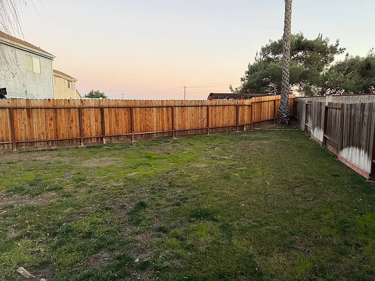 2413 Santa Cruz Ct — Photo 2