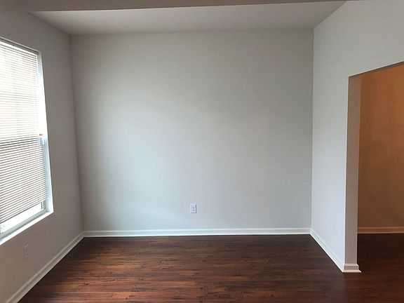 3rd image of 517 Tulip Ln