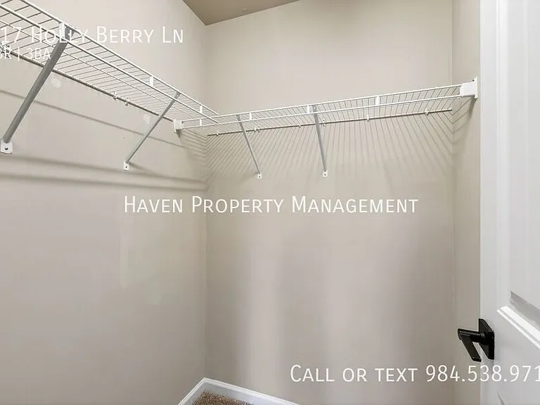 117 Holly Berry Ln — Photo 22