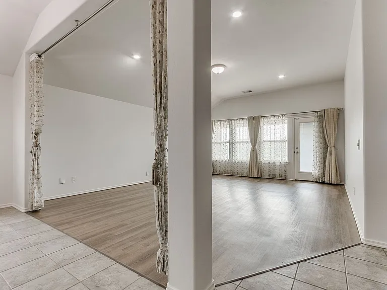 15704 Caney Dr — Photo 14