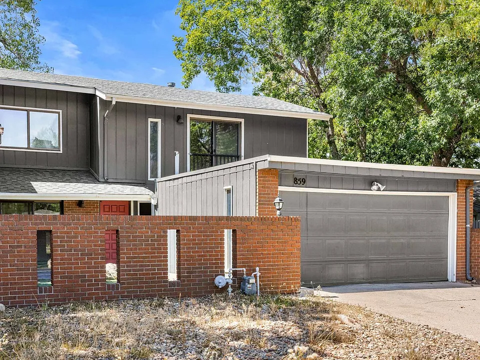 859 Roxwood Ln