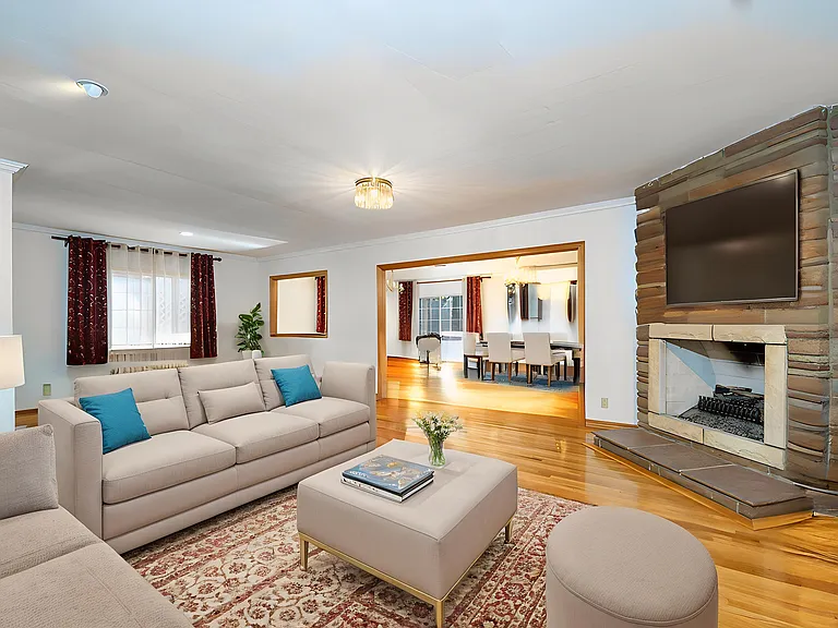 14024 Cantlay St — Photo 4