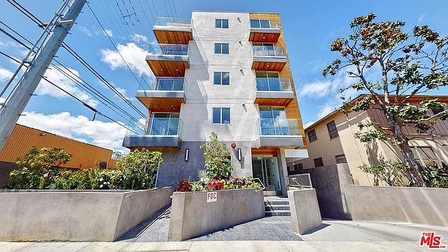 1st image of 1143 Glenville Dr #402