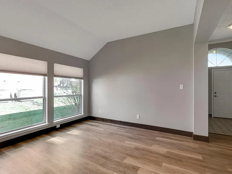 8201 Pacific St — Photo 9