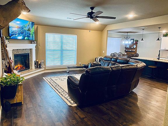 3rd image of 44 Westmorland Dr