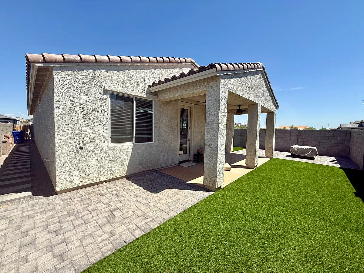 3 bed, 2.0 bath, 1463 sqft, $1,949 — Photo 2