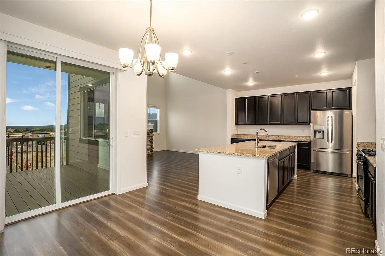 827 Marine Corps Dr — Photo 4