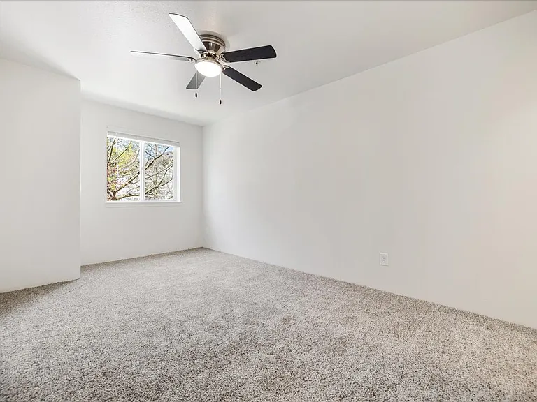 Foster Plaza Apartments — Photo 13