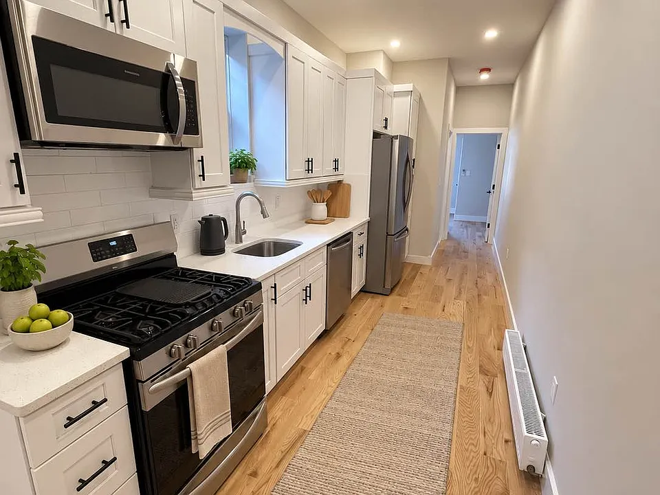 22-32 41st St #1L
