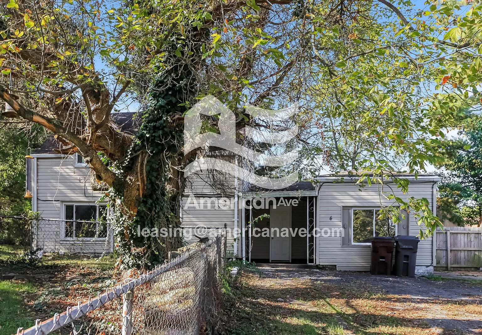 3 bed, 1.0 bath, 1256 sqft, $1,467 — Photo 1