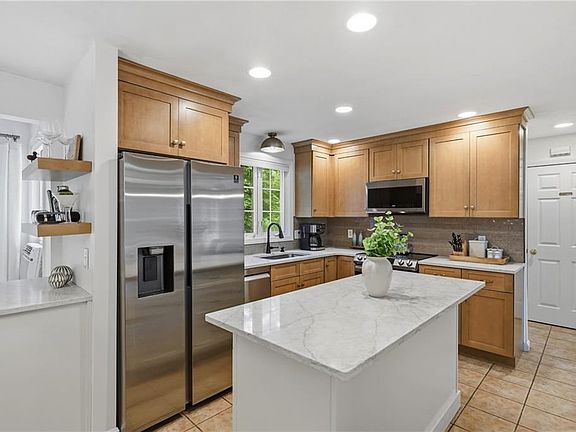 3rd image of 122 Money Hill Rd