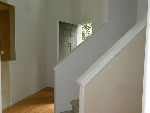 4th image of 3078 SE Robin Cir