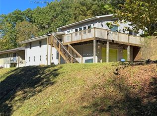 165 Bison Blf, Hurricane, WV 25526