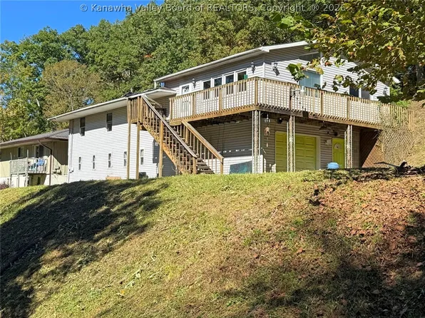 165 Bison Blf, Hurricane, WV 25526