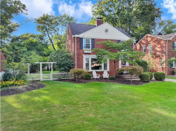 4658 W Park Dr, Fairview Park, OH 44126