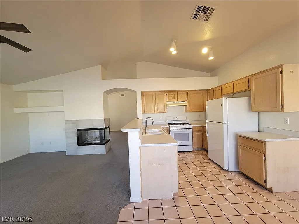3 bed, 2.0 bath, 1436 sqft, $1,925 — Photo 2