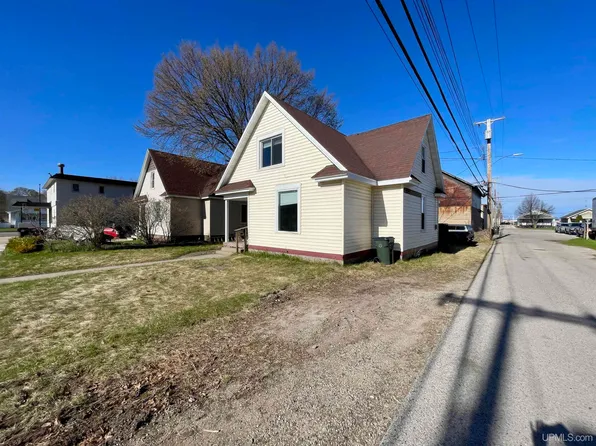 105 N 19th St, Escanaba, MI 49829