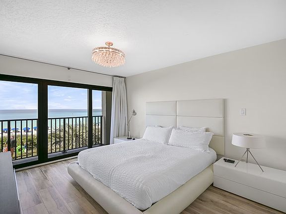 3rd image of 140 Monaco St Unit 206