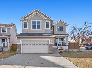 301 W Westmount Ct, Okotoks, AB T1S 0B6