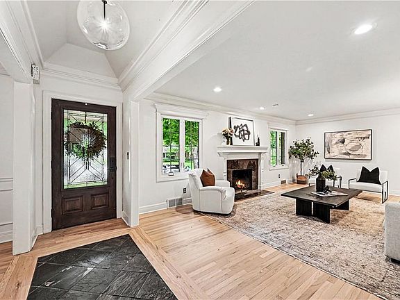 4th image of 6134 Howe Dr