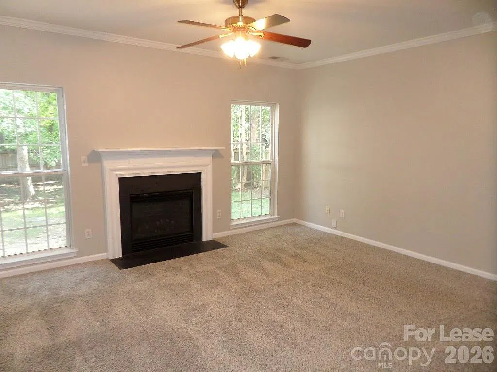4 bed, 2.5 bath, 2257 sqft, $1,995 — Photo 4