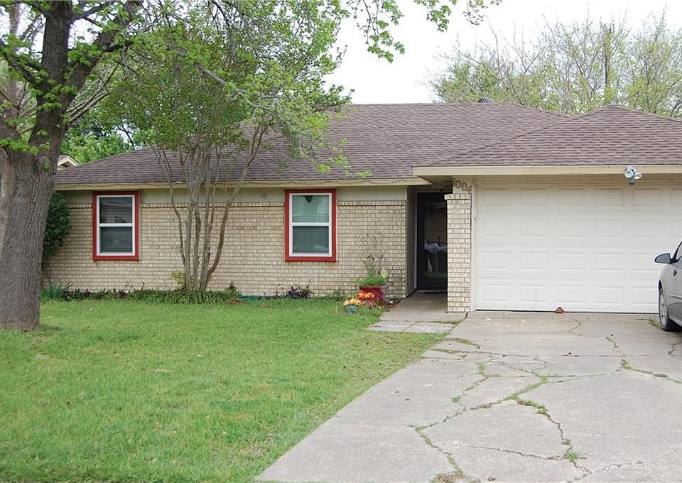1st image of 1004 Phillips Dr