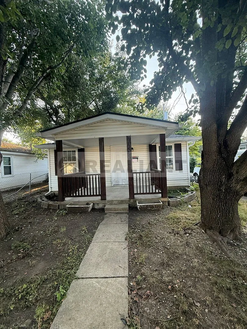 2 bed, 1.0 bath, 1000 sqft, $1,175 — Photo 1